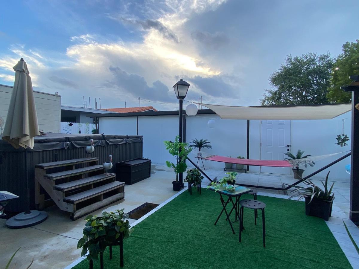 Tiny Place W Private Hot Jacuzzi 7 Min To Miami International Airport Exterior photo