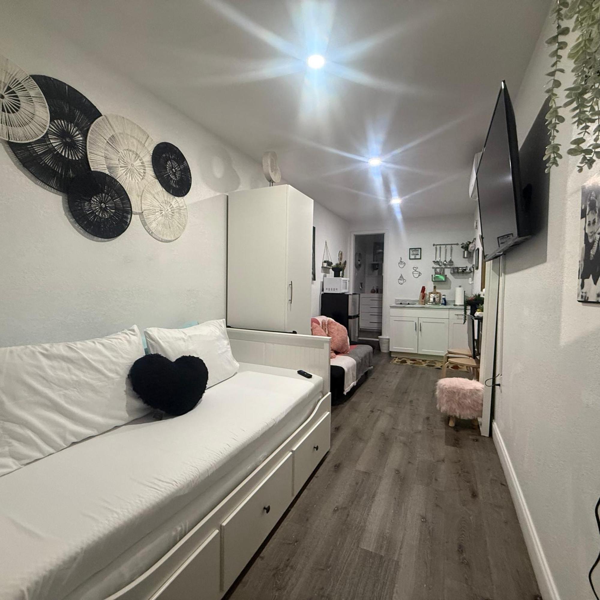 Tiny Place W Private Hot Jacuzzi 7 Min To Miami International Airport Exterior photo